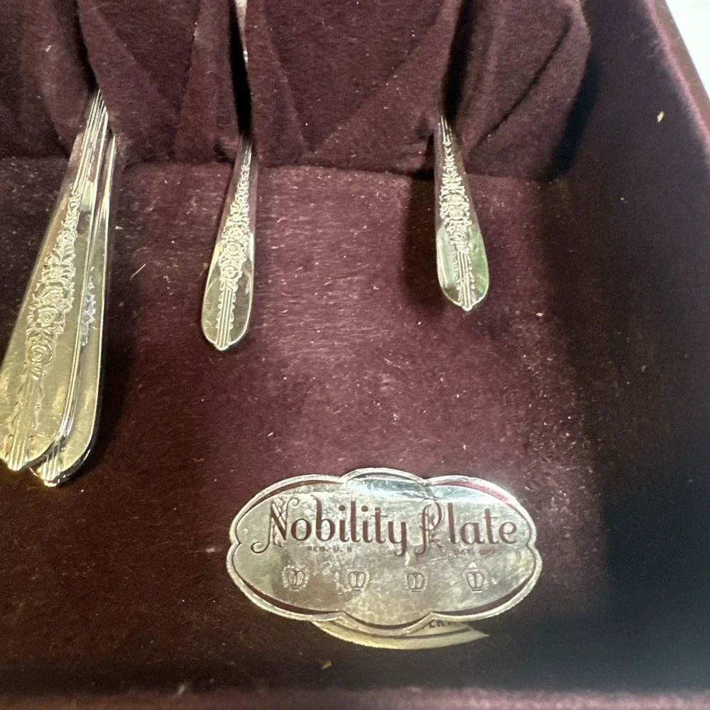Oneida Nobility Plate 